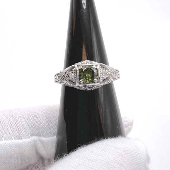 .925 Sterling Silver Vintage Inspired Simulated Peridot Cz Ring - Picture 13 of 17